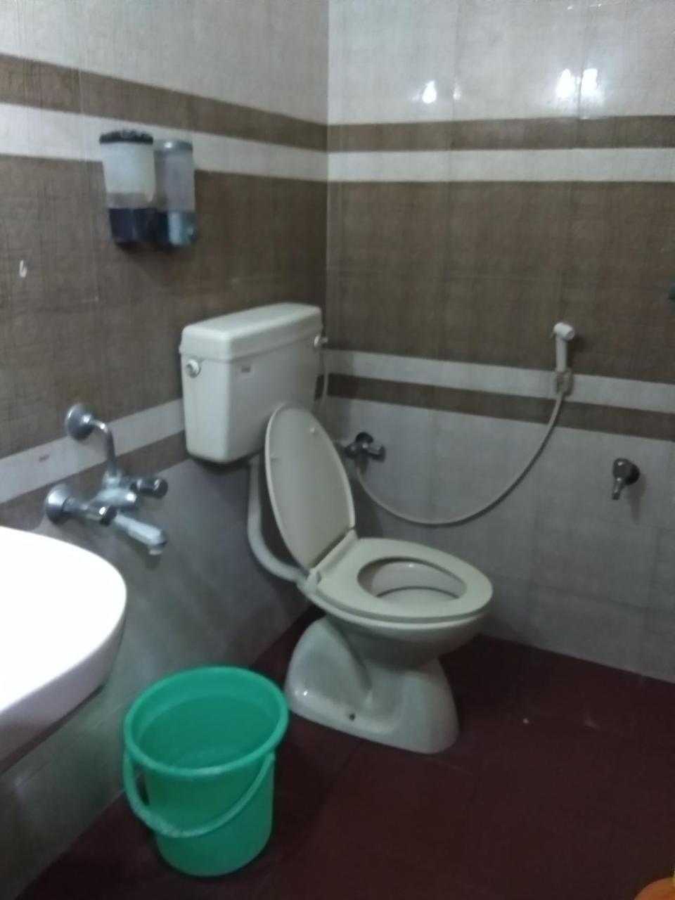 Sai Tirumala Residency 蒂鲁帕蒂 外观 照片