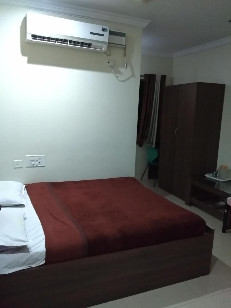 Sai Tirumala Residency 蒂鲁帕蒂 外观 照片