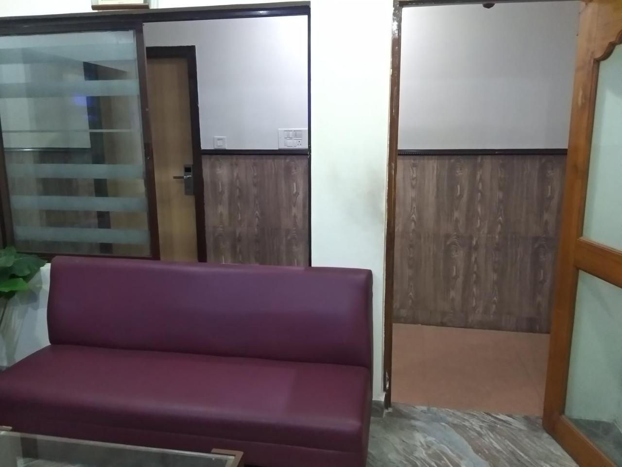 Sai Tirumala Residency 蒂鲁帕蒂 外观 照片