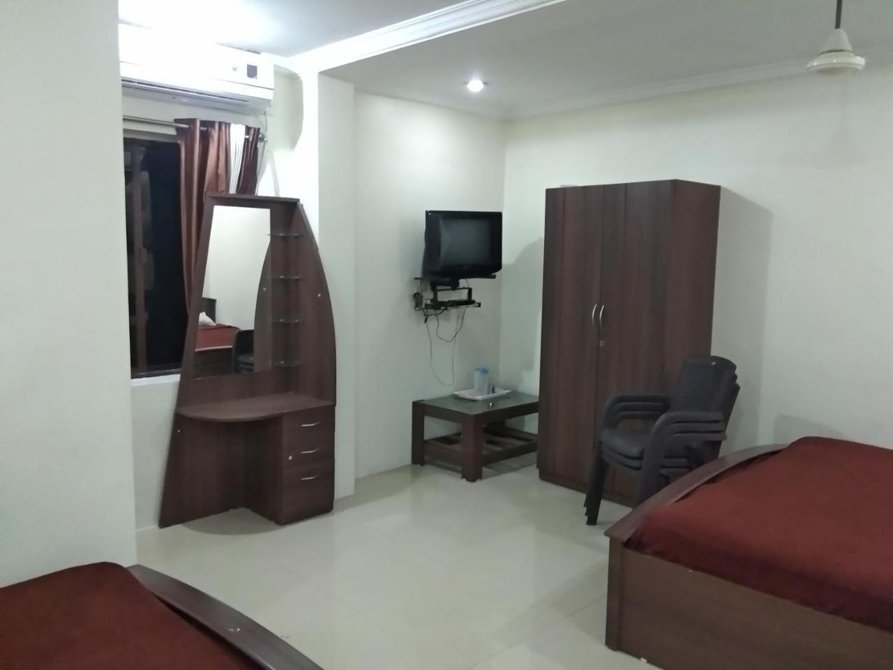 Sai Tirumala Residency 蒂鲁帕蒂 外观 照片