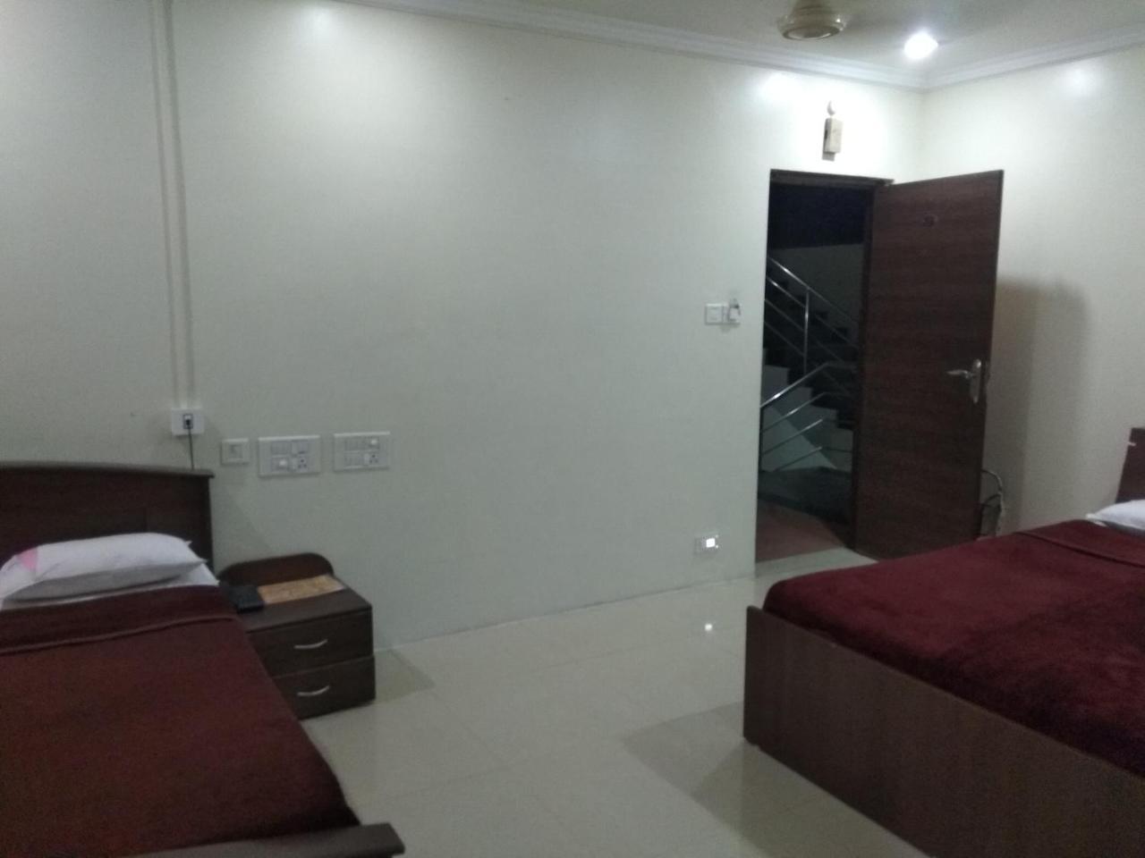 Sai Tirumala Residency 蒂鲁帕蒂 外观 照片