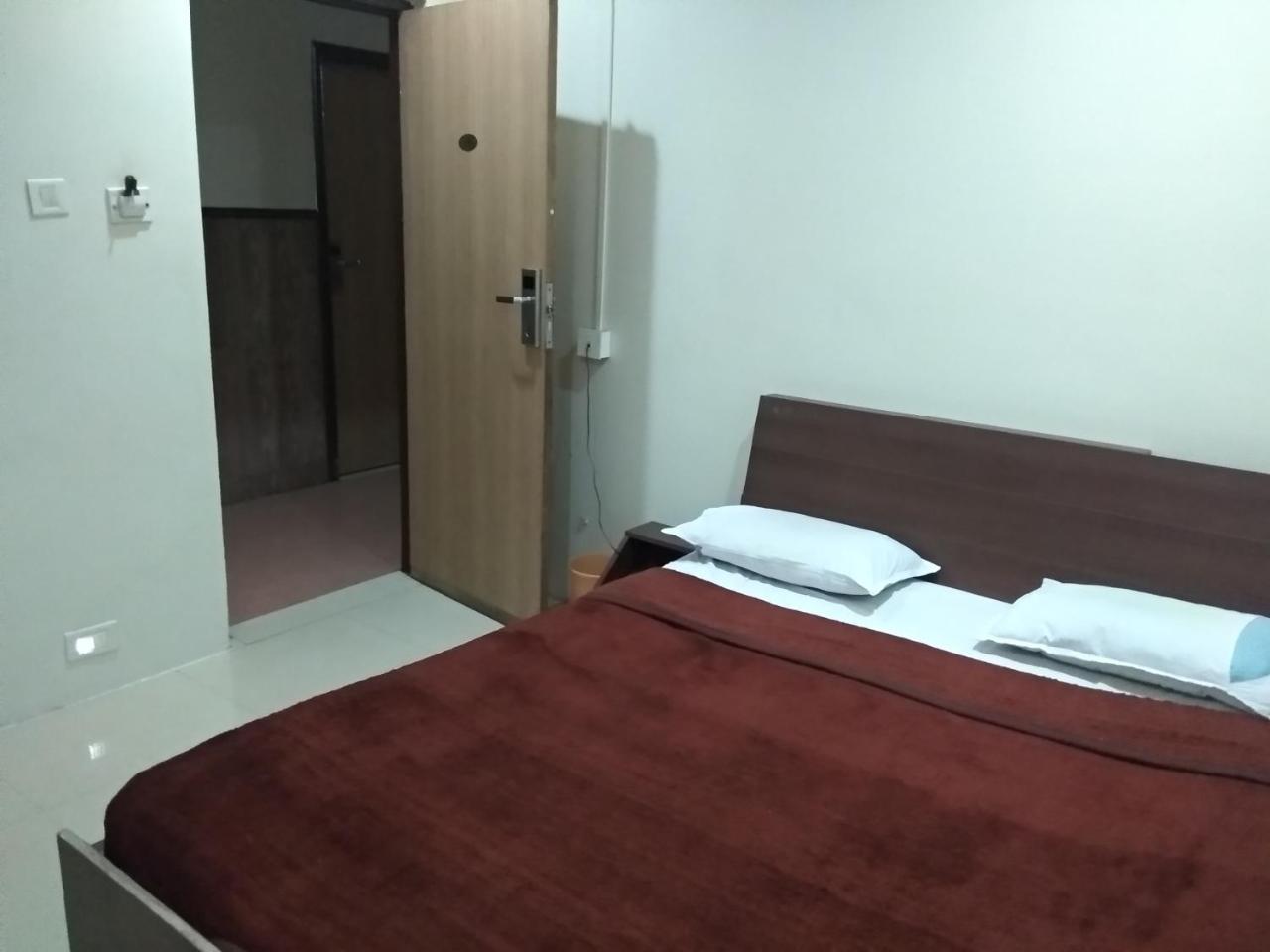 Sai Tirumala Residency 蒂鲁帕蒂 外观 照片