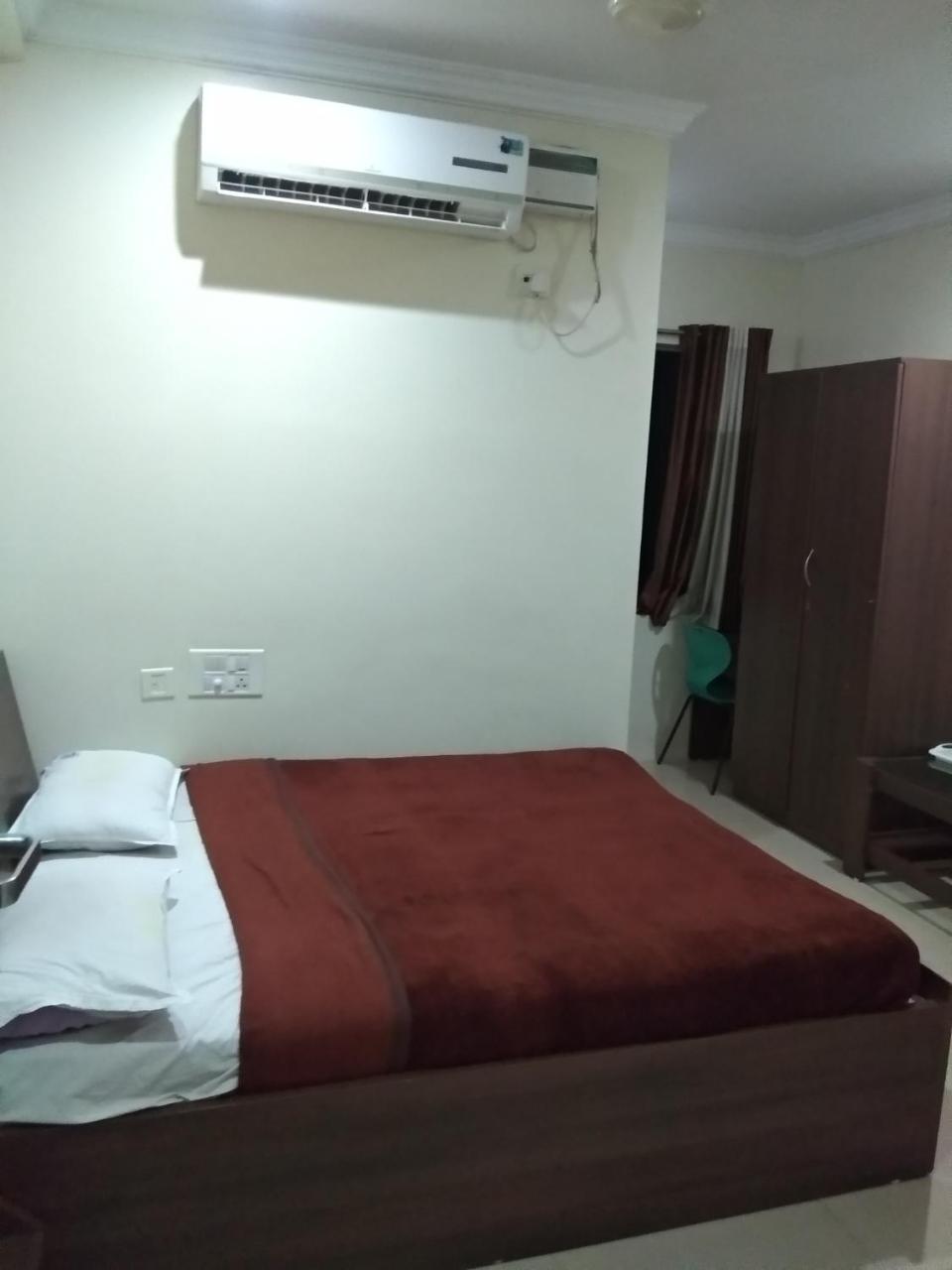 Sai Tirumala Residency 蒂鲁帕蒂 外观 照片