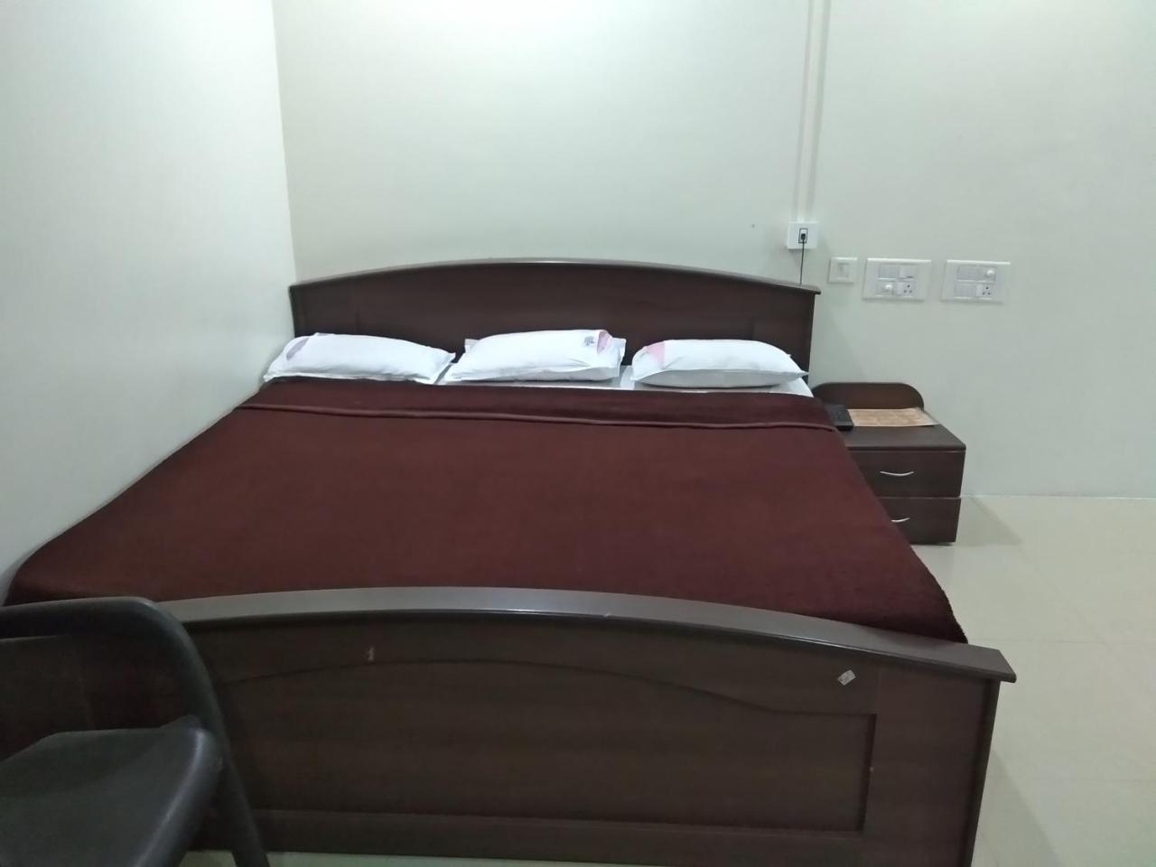 Sai Tirumala Residency 蒂鲁帕蒂 外观 照片