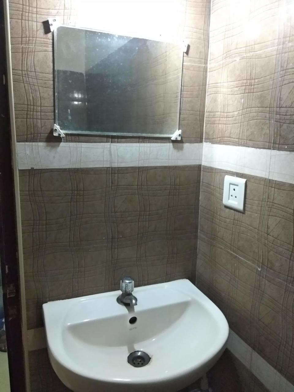 Sai Tirumala Residency 蒂鲁帕蒂 外观 照片